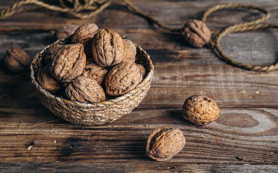  Risks of Eating Too Many Walnuts